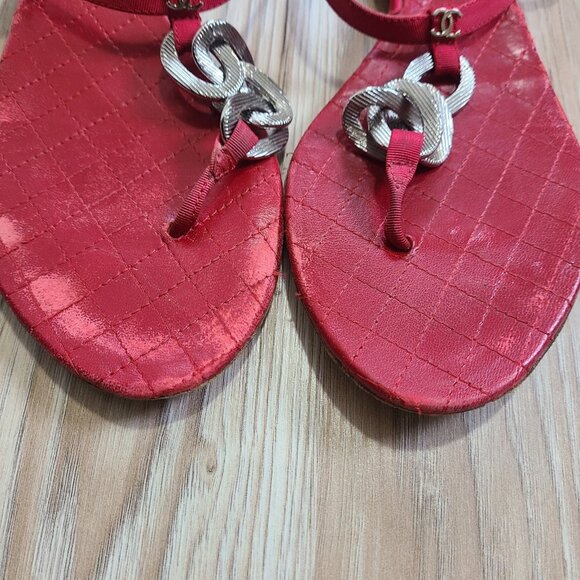 Chanel Sandals Red Quilted Leather Size 38 Chain - Picture 2 of 7